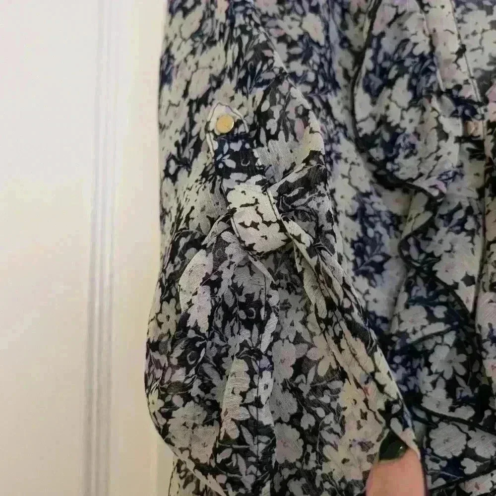 Dynamite size medium floral blouse  with ruffle - Picture 3 of 7